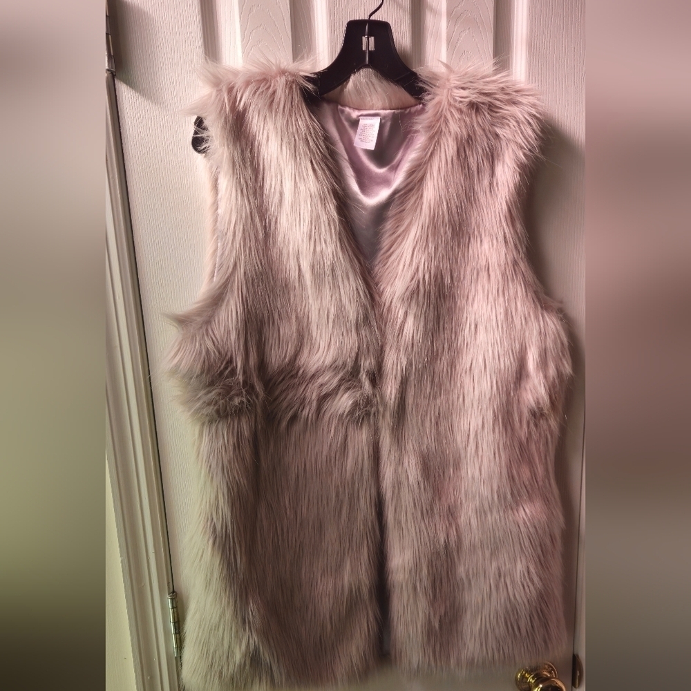 Faux Fur Vest in Light Gray - Size Large